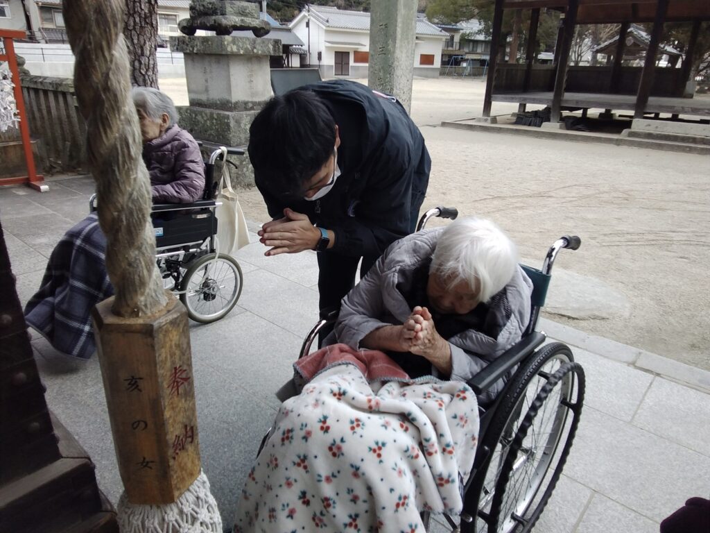 (新市特養）初詣に行きました。